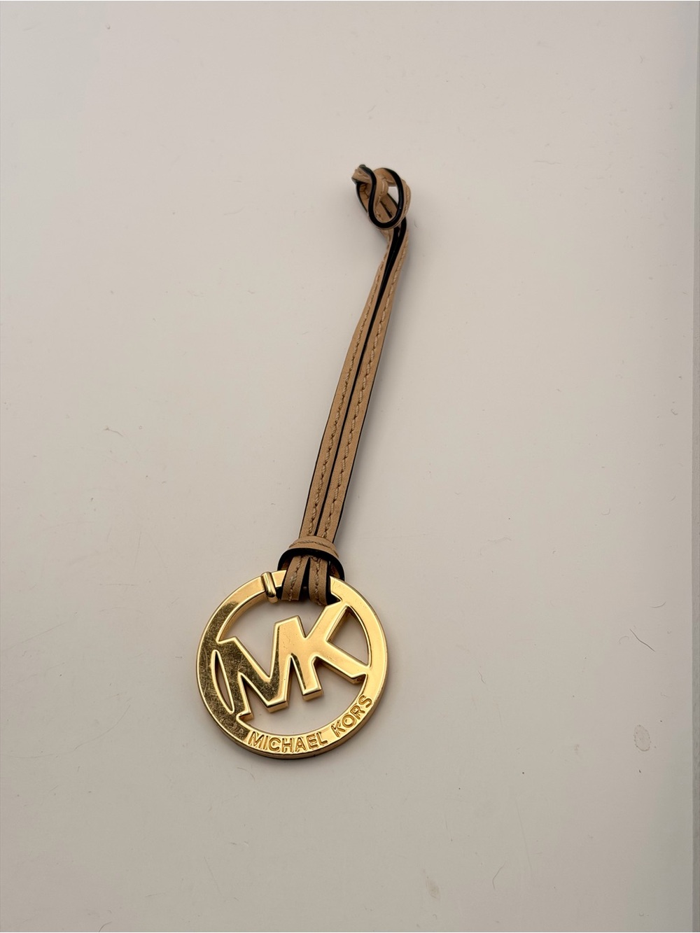 Michael Kors Round Gold Bag Charm, Tan Leather holder, excellent